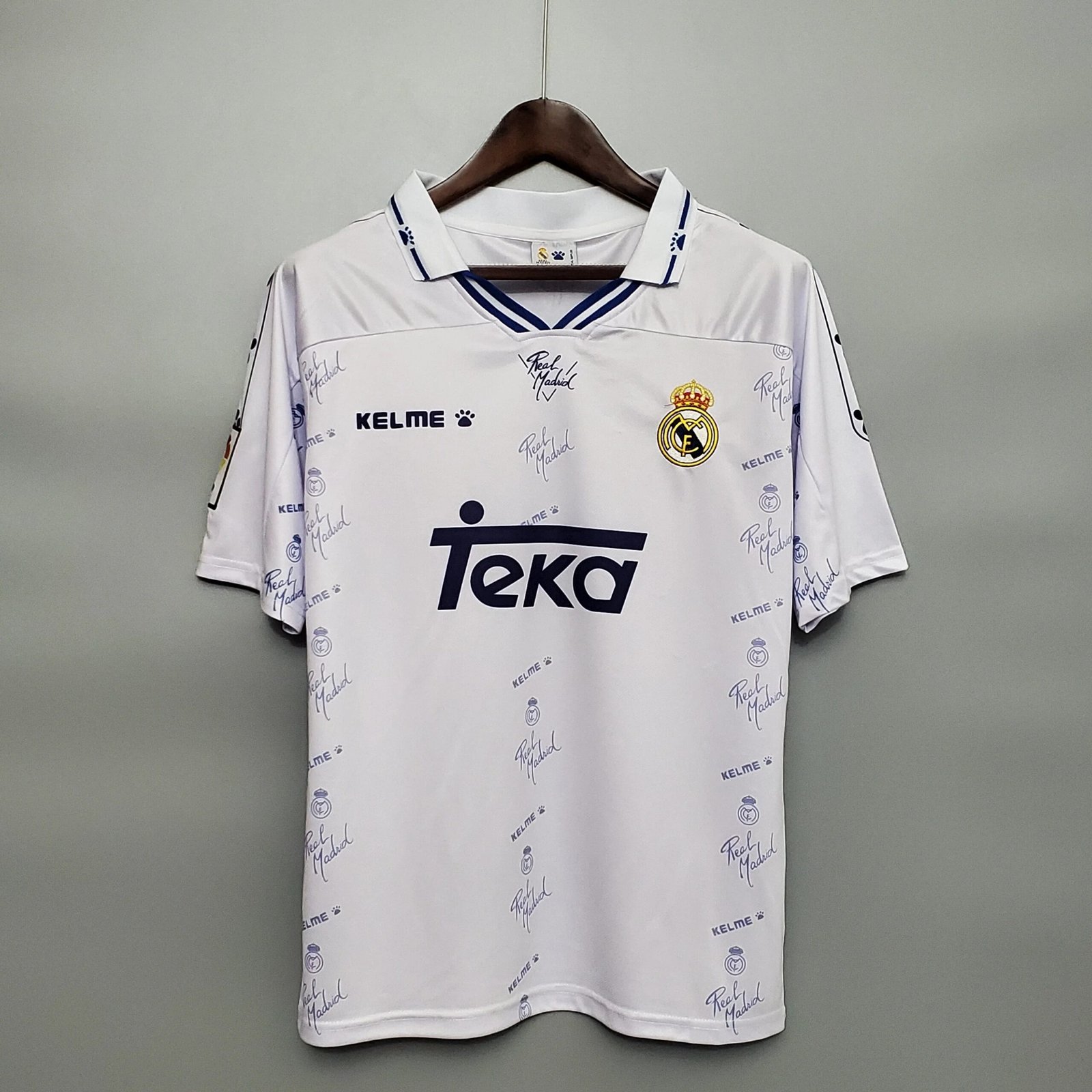 皇家马德里-1995-1996-主场球衣-4-scaled-1.jpg Real Madrid 1995 - 1996 home kit - Image 1