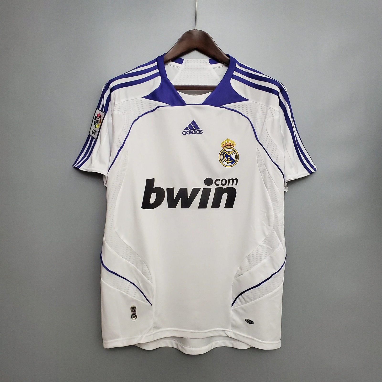 皇家马德里-2007-2008-主场球衣-5-scaled-1.jpg Real Madrid 2007 - 2008 home kit - Image 1