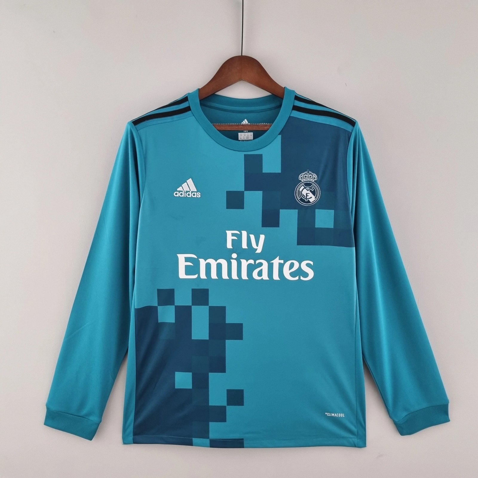 皇家马德里-2017-2018-赛季第三客场长袖球衣-scaled-1.jpg Real Madrid's third away long-sleeved shirt for the 2017-2018 season - Image 1